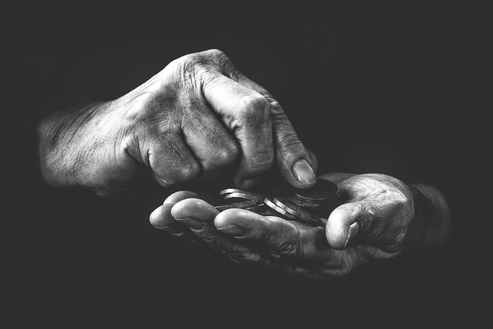 poverty-4561704_1920_1.jpg